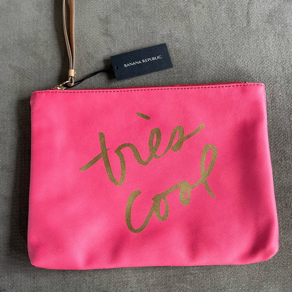 Banana Republic zippered bag. NWT. Leather zipper pull. “Tres Cool” in gold